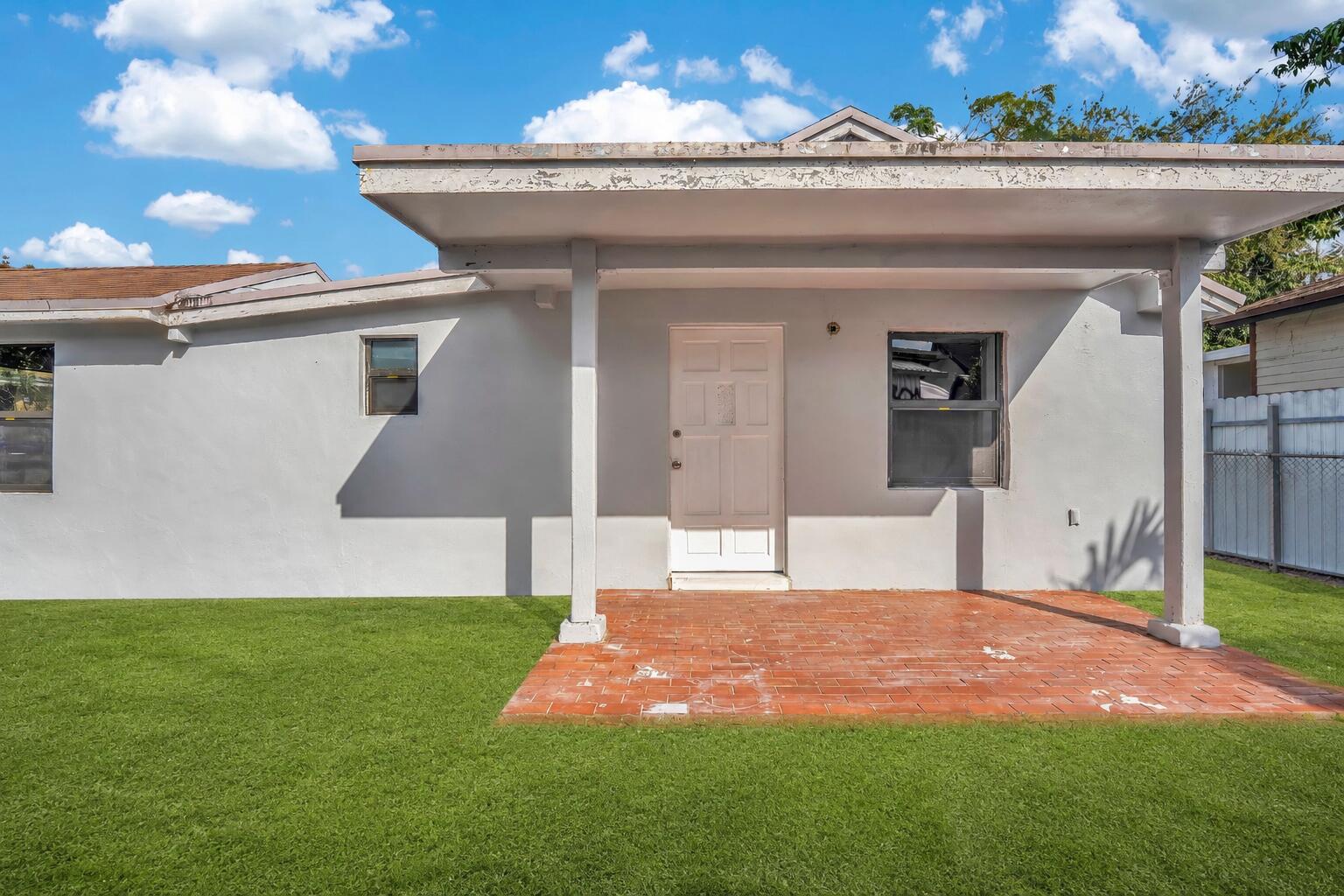 2428 NW 28th #Rear, Miami FL 33142