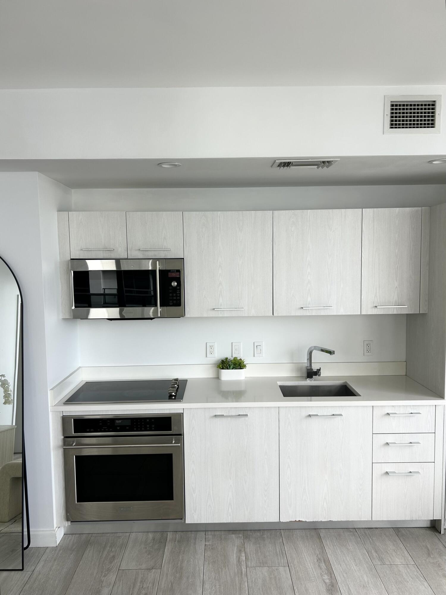 55 SW 9th #2508, Miami FL 33130