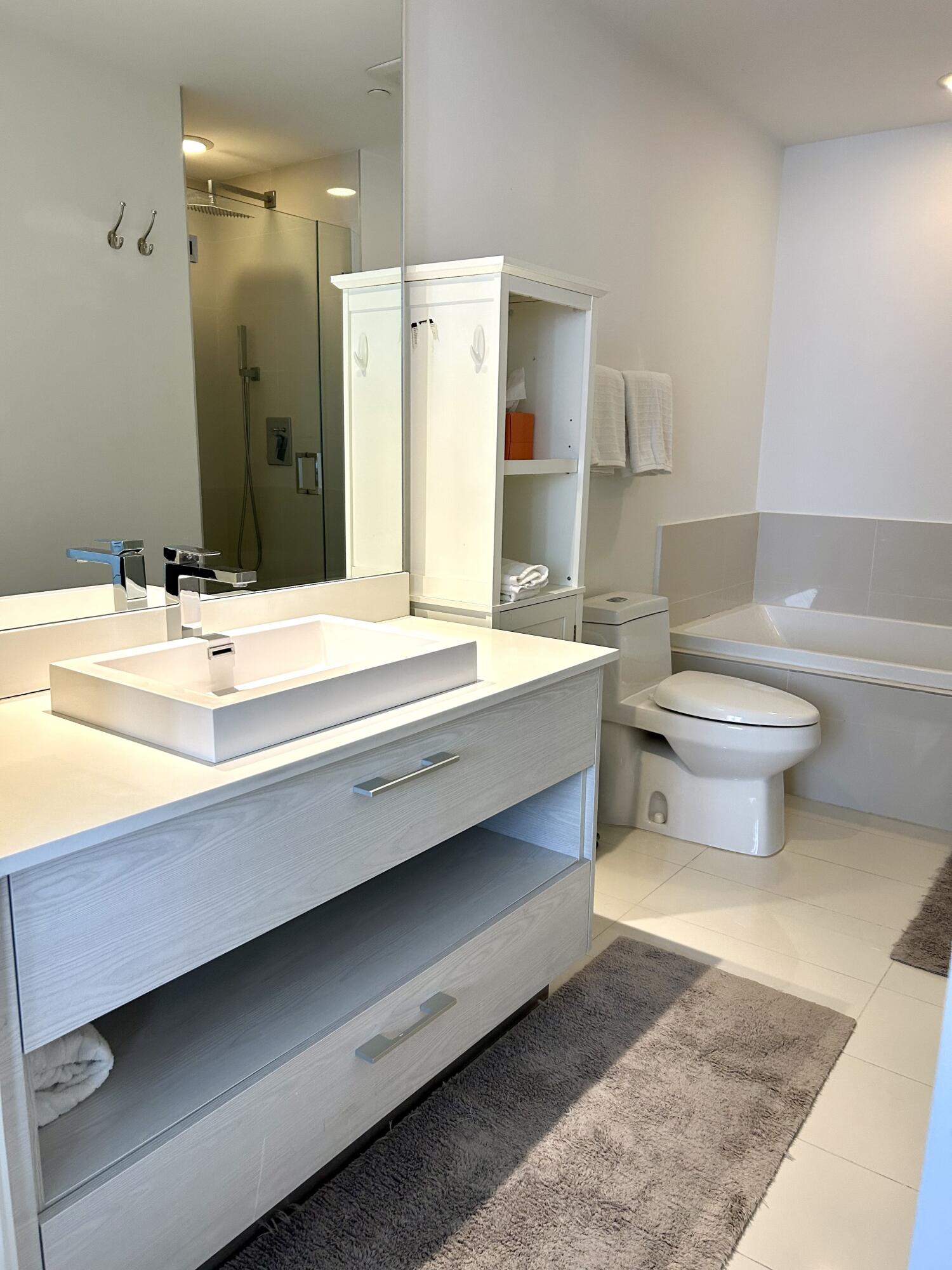 55 SW 9th #2508, Miami FL 33130