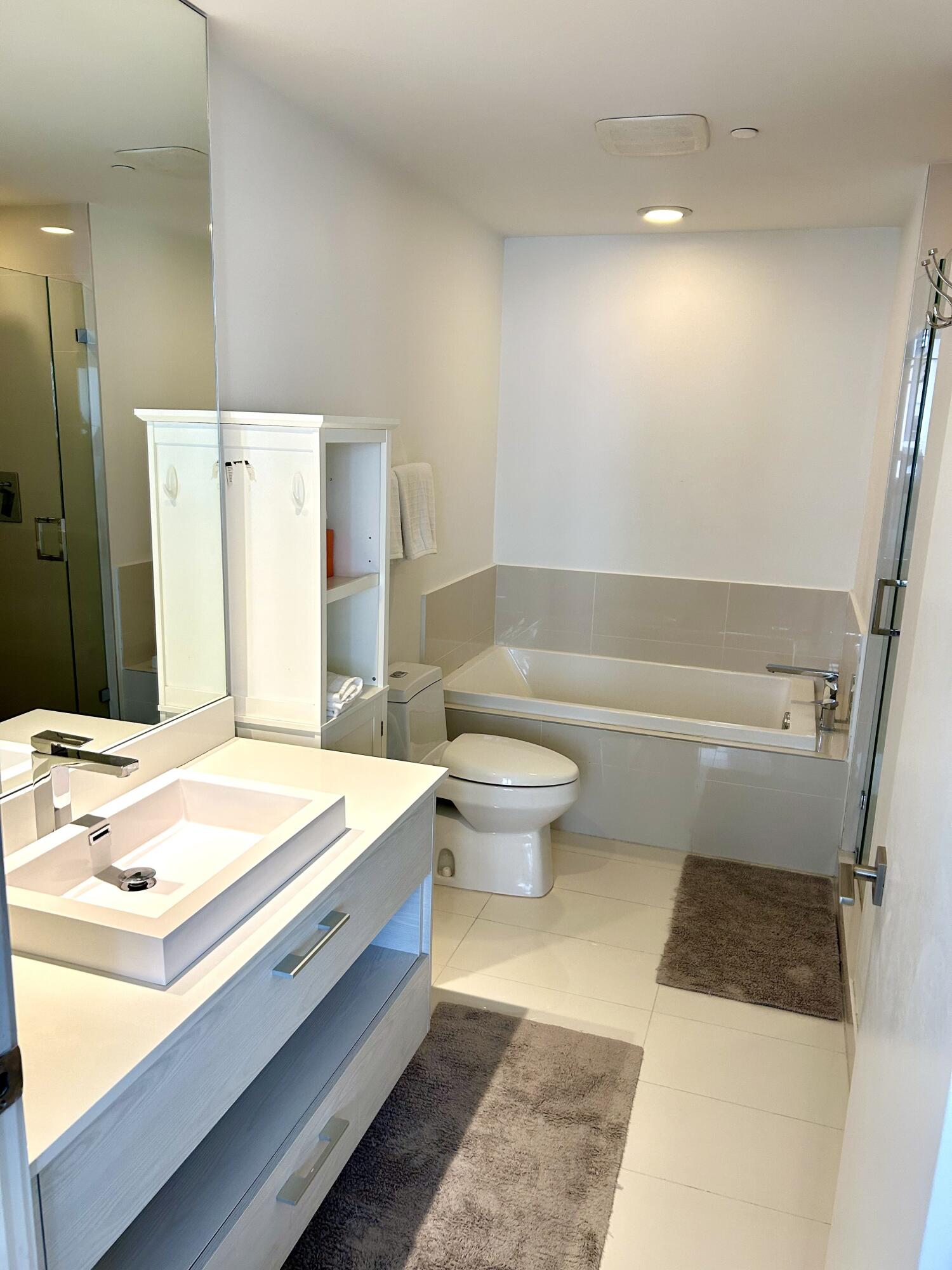 55 SW 9th #2508, Miami FL 33130