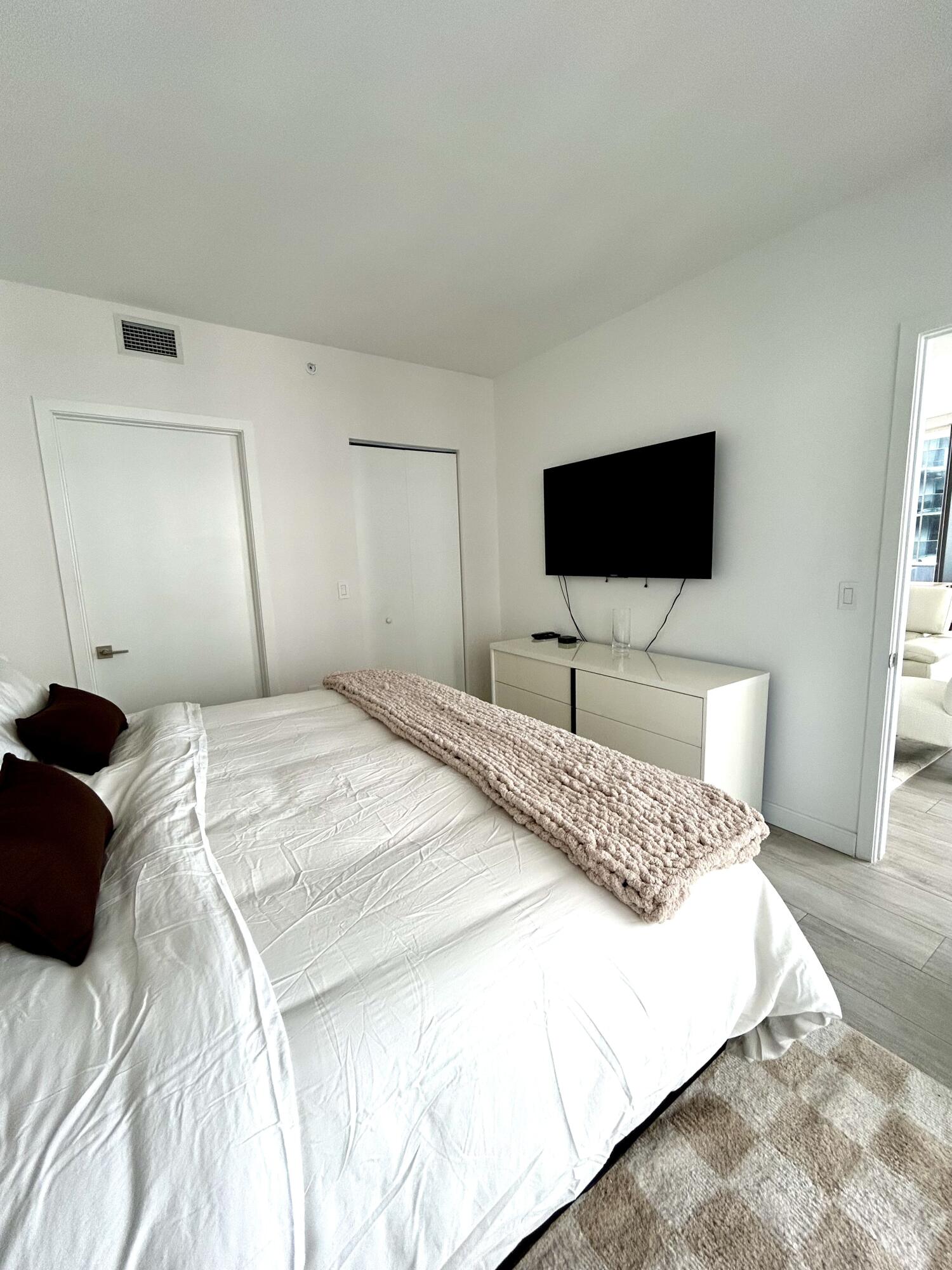 55 SW 9th #2508, Miami FL 33130