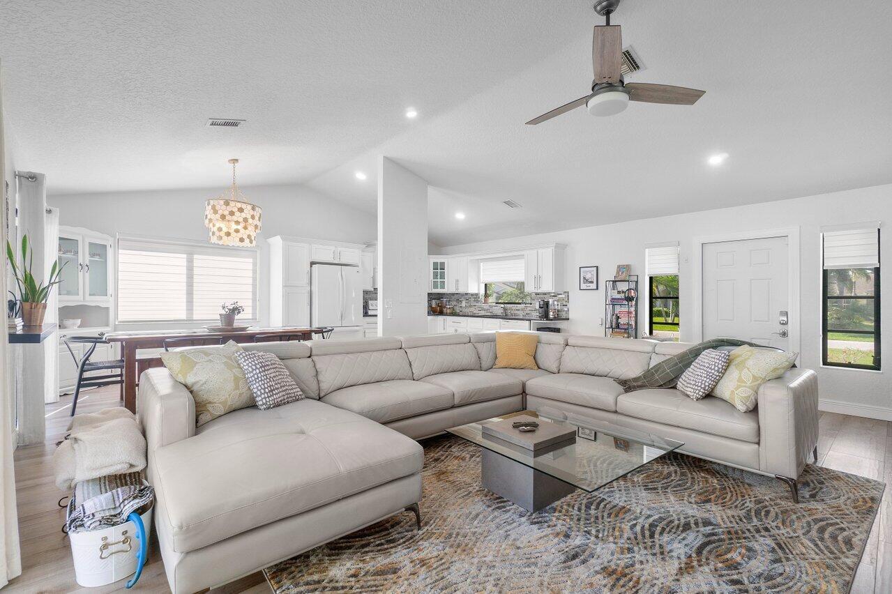 6085 Robinson, Jupiter FL 33458