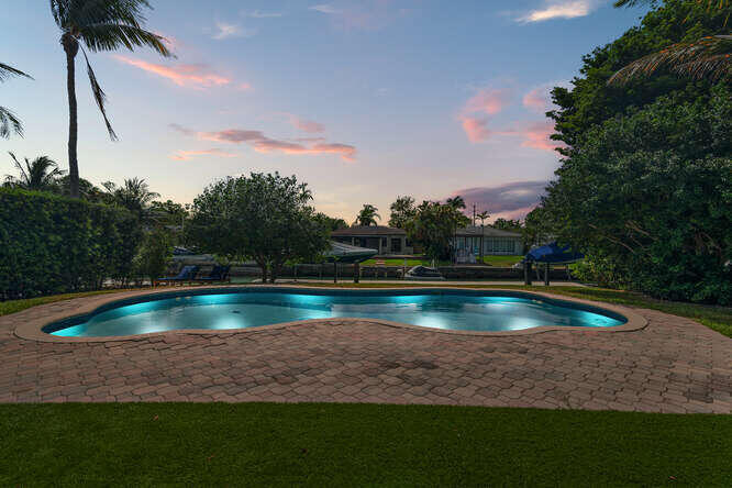 7820 Hawthorne, Miami Beach FL 33141