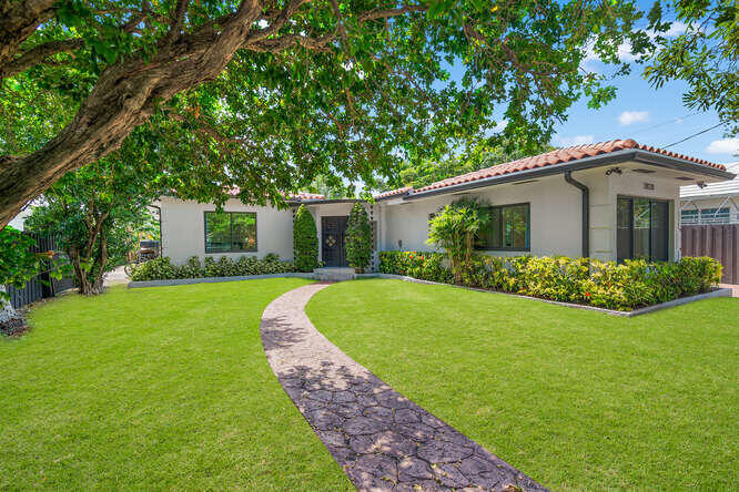 7820 Hawthorne, Miami Beach FL 33141