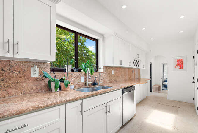 7820 Hawthorne, Miami Beach FL 33141