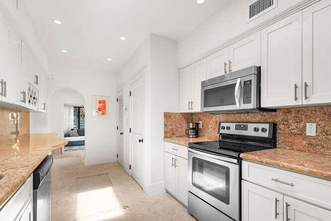 7820 Hawthorne, Miami Beach FL 33141