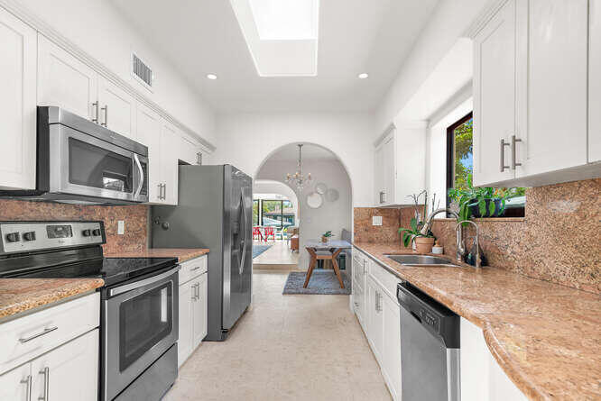 7820 Hawthorne, Miami Beach FL 33141