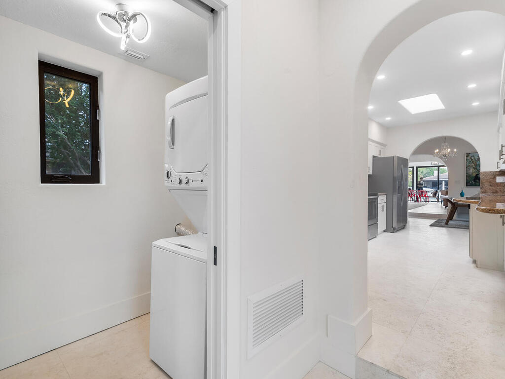 7820 Hawthorne, Miami Beach FL 33141