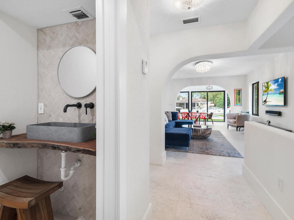 7820 Hawthorne, Miami Beach FL 33141