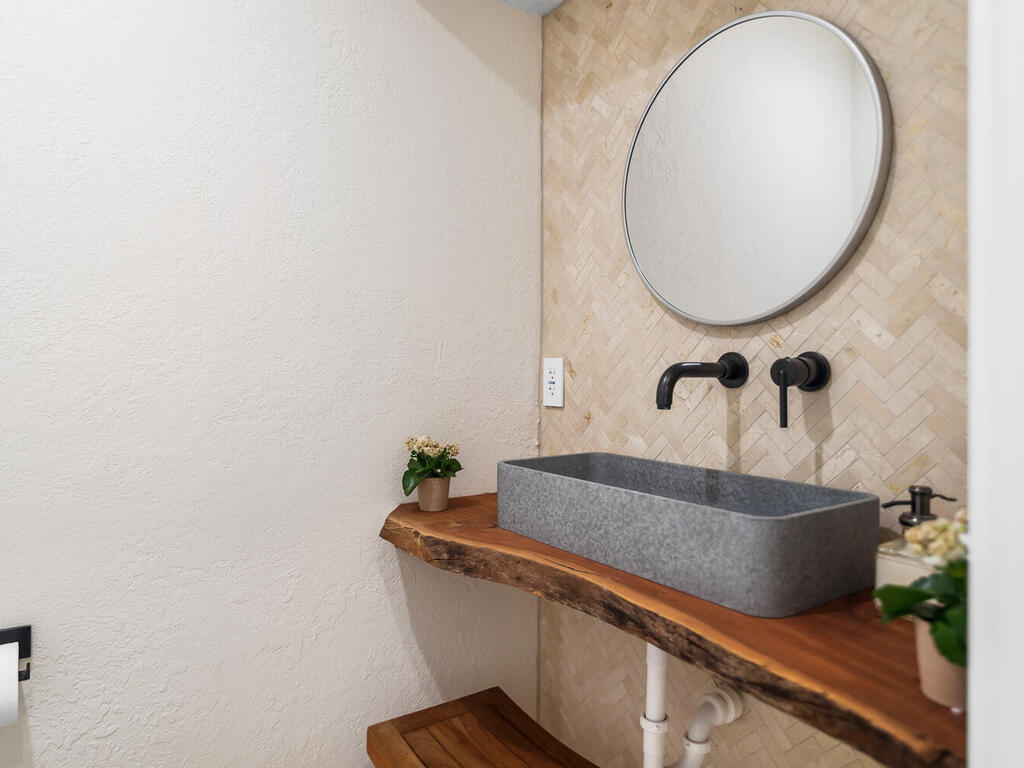 7820 Hawthorne, Miami Beach FL 33141