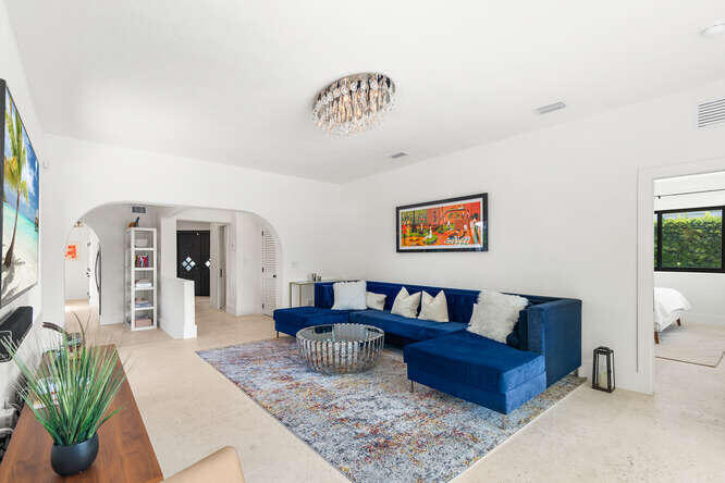 7820 Hawthorne, Miami Beach FL 33141
