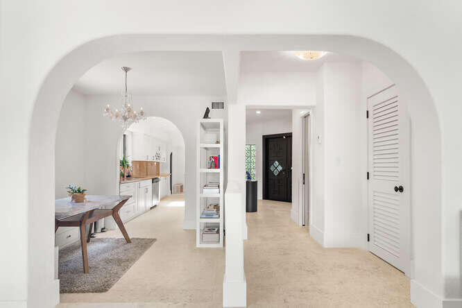 7820 Hawthorne, Miami Beach FL 33141