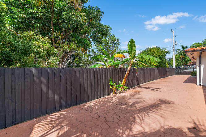 7820 Hawthorne, Miami Beach FL 33141