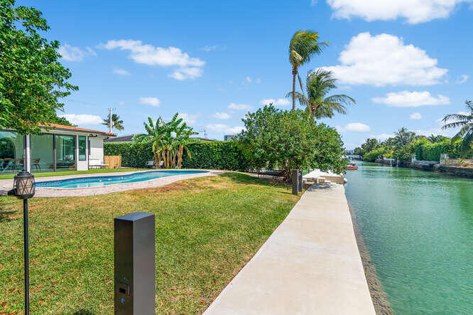 7820 Hawthorne, Miami Beach FL 33141