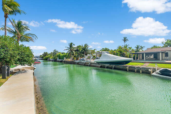 7820 Hawthorne, Miami Beach FL 33141