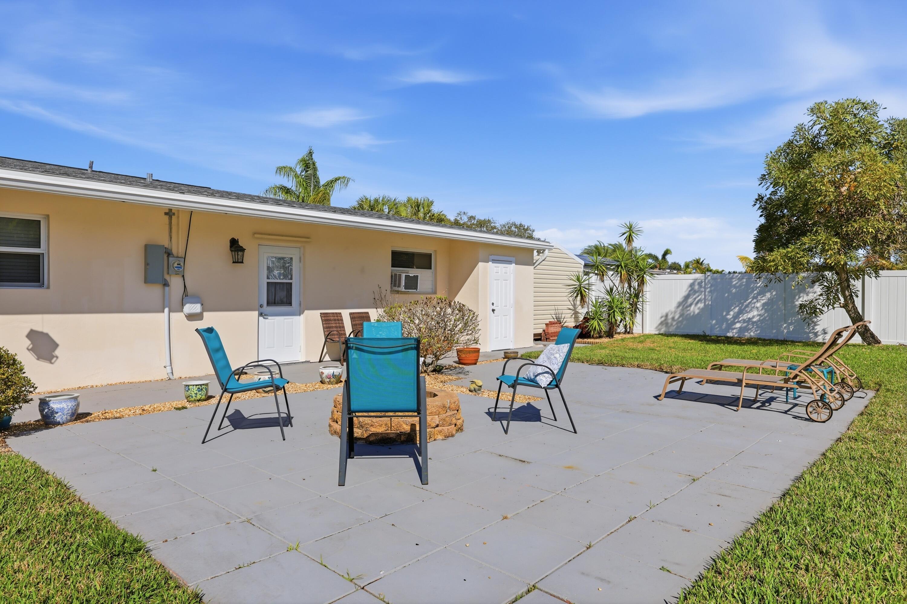 305 Circle, Jupiter FL 33458