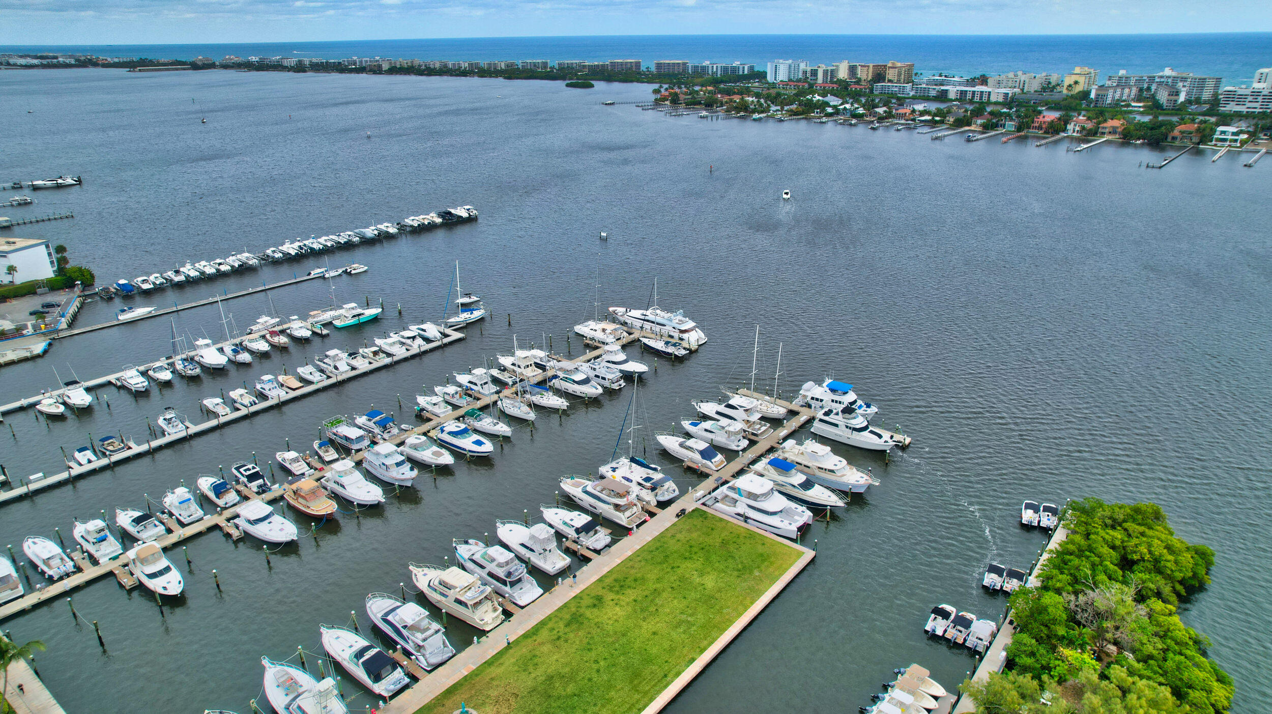 802 W Windward #304, Lantana FL 33462