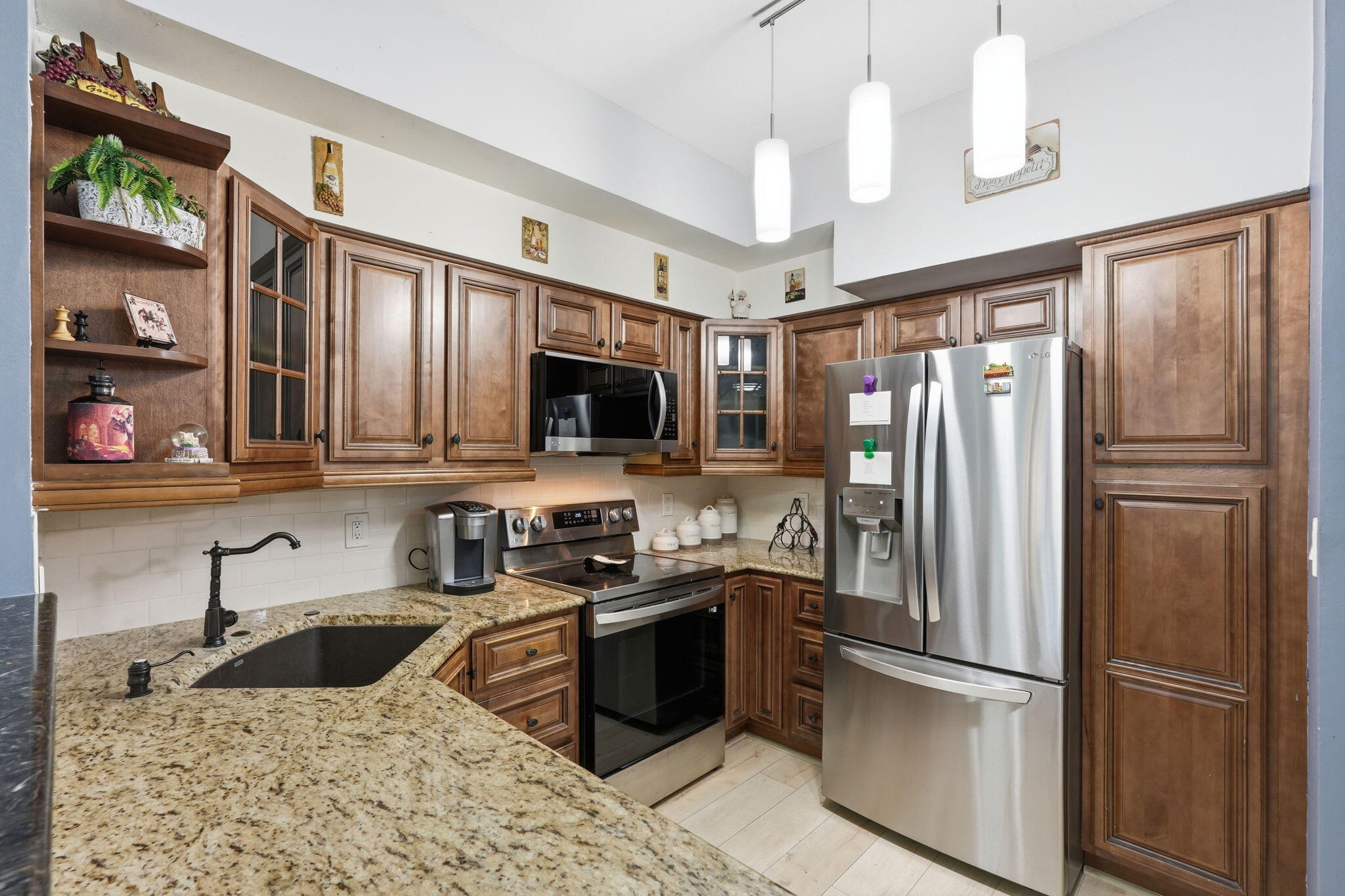 802 W Windward #304, Lantana FL 33462