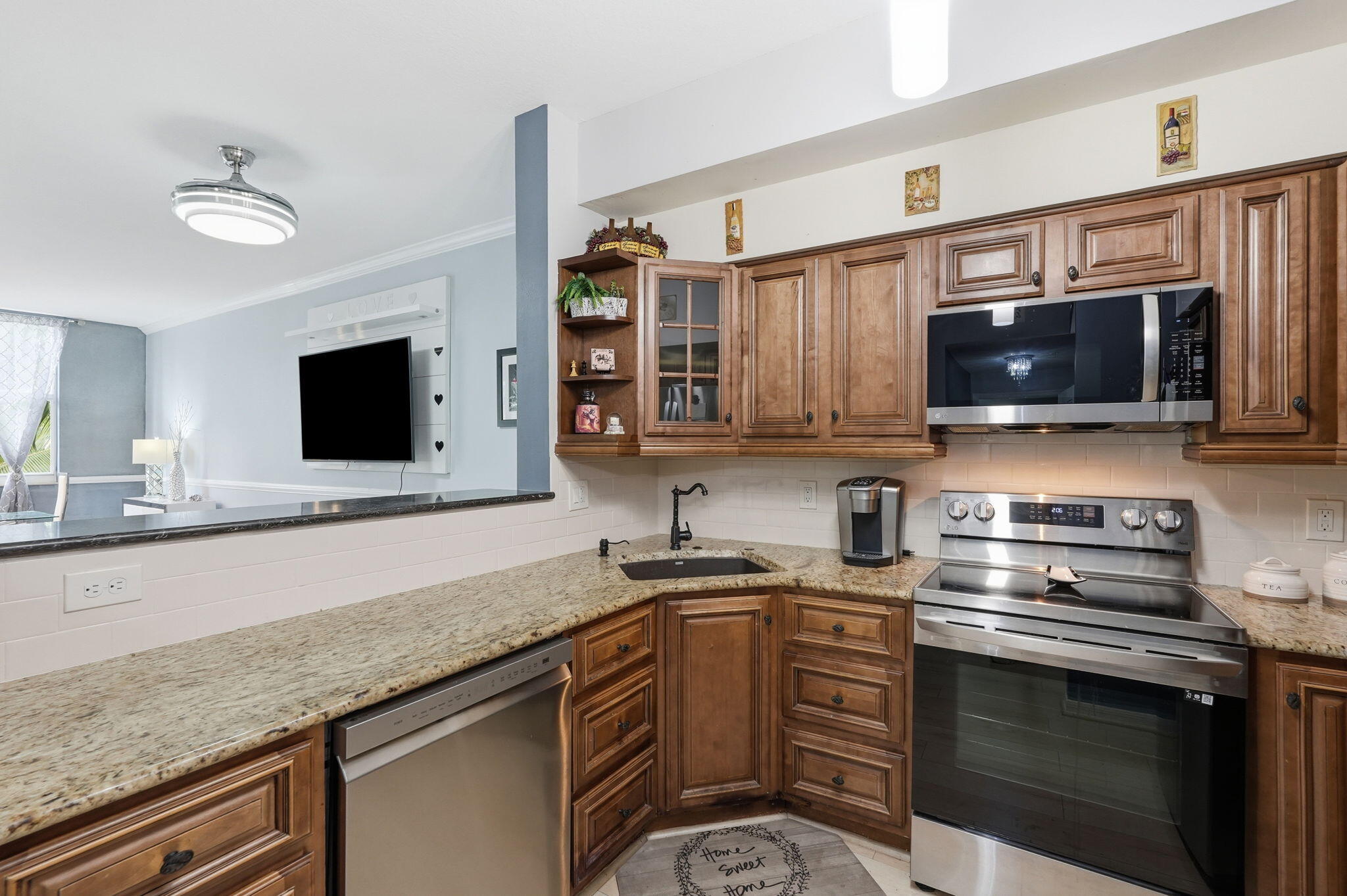 802 W Windward #304, Lantana FL 33462
