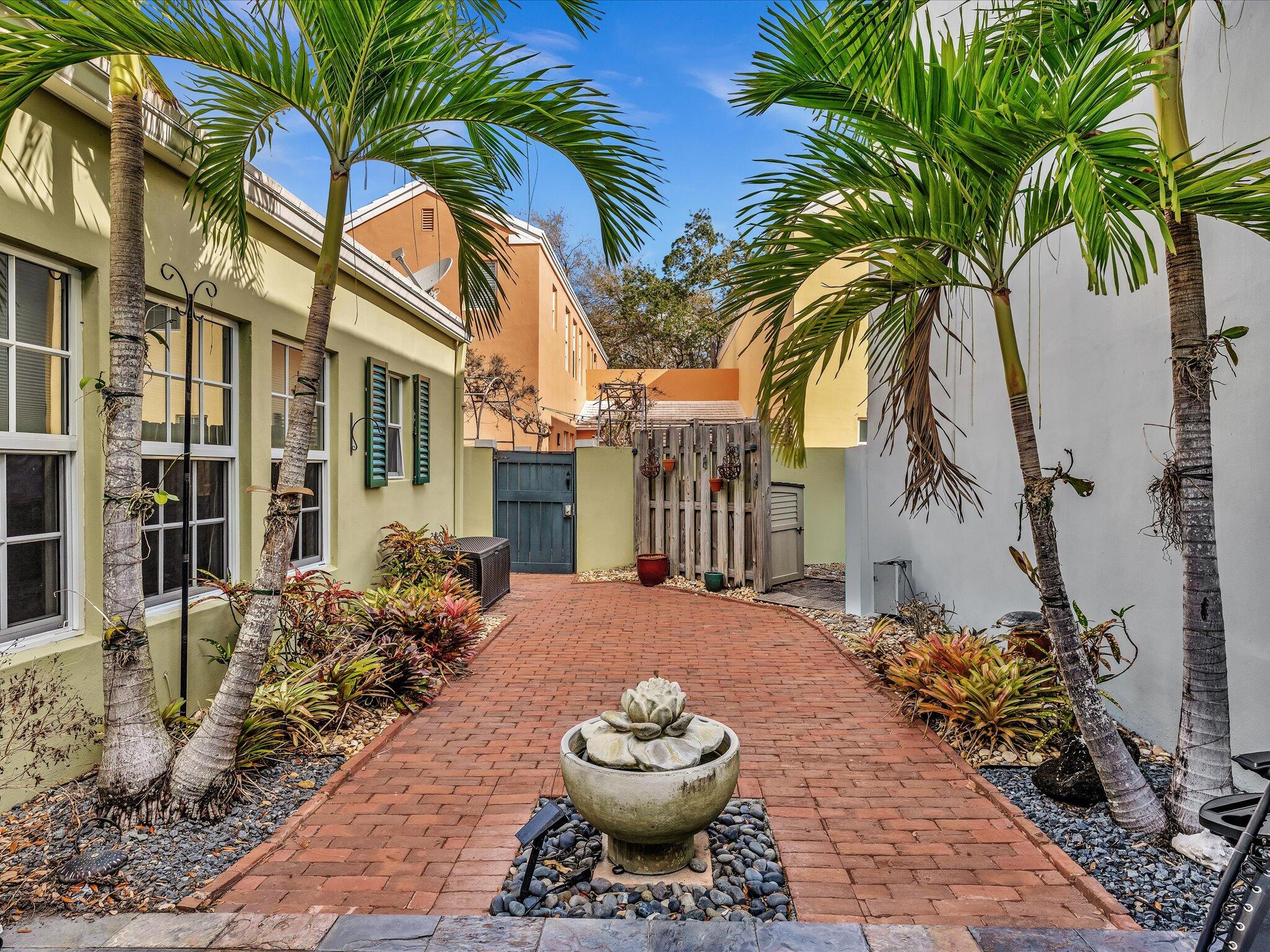 5883 Michaux, Boca Raton FL 33433