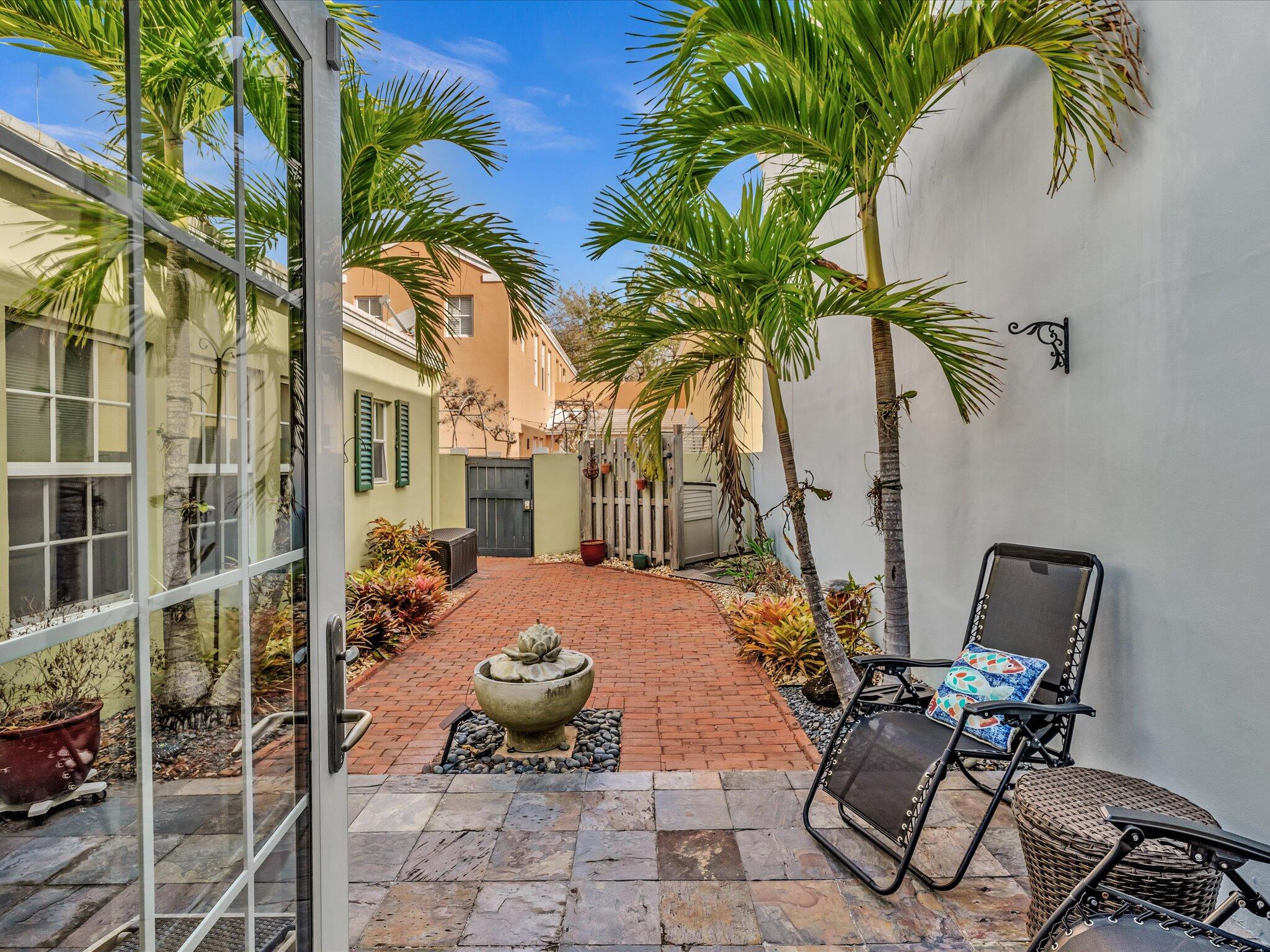 5883 Michaux, Boca Raton FL 33433