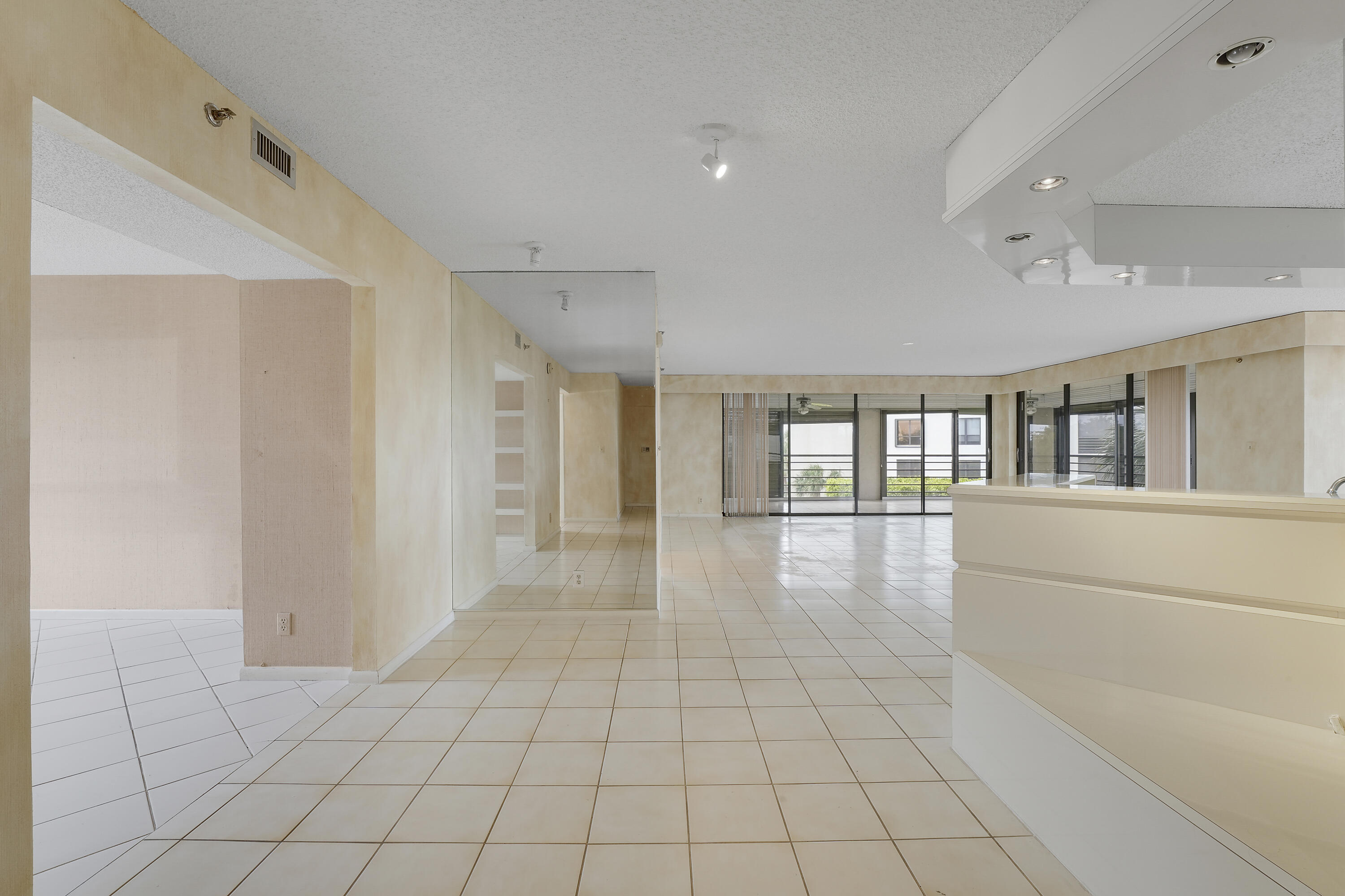 7233 Promenade #401 A, Boca Raton FL 33433