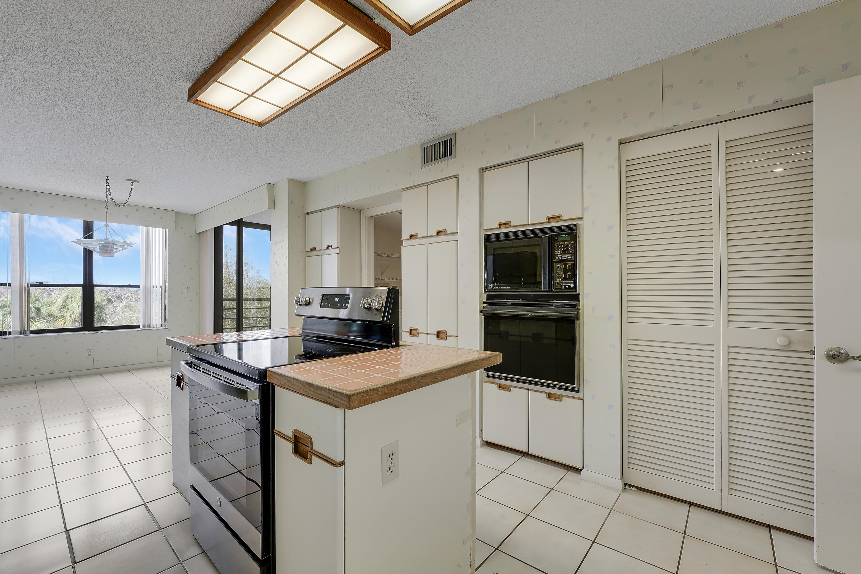 7233 Promenade #401 A, Boca Raton FL 33433