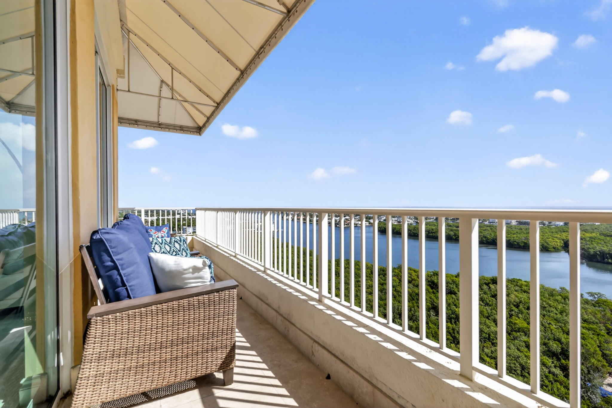 700 E Boynton Beach #Ph 2, Boynton Beach FL 33435
