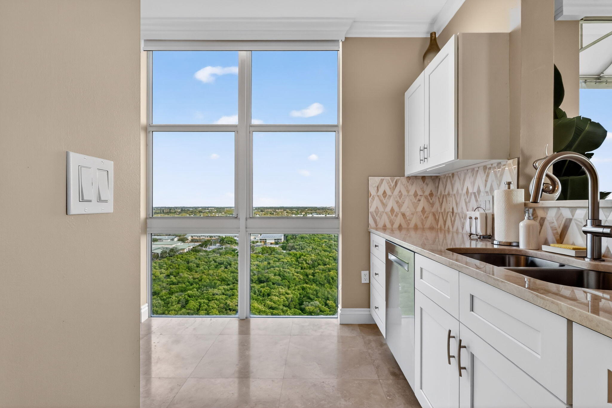 700 E Boynton Beach #Ph 2, Boynton Beach FL 33435