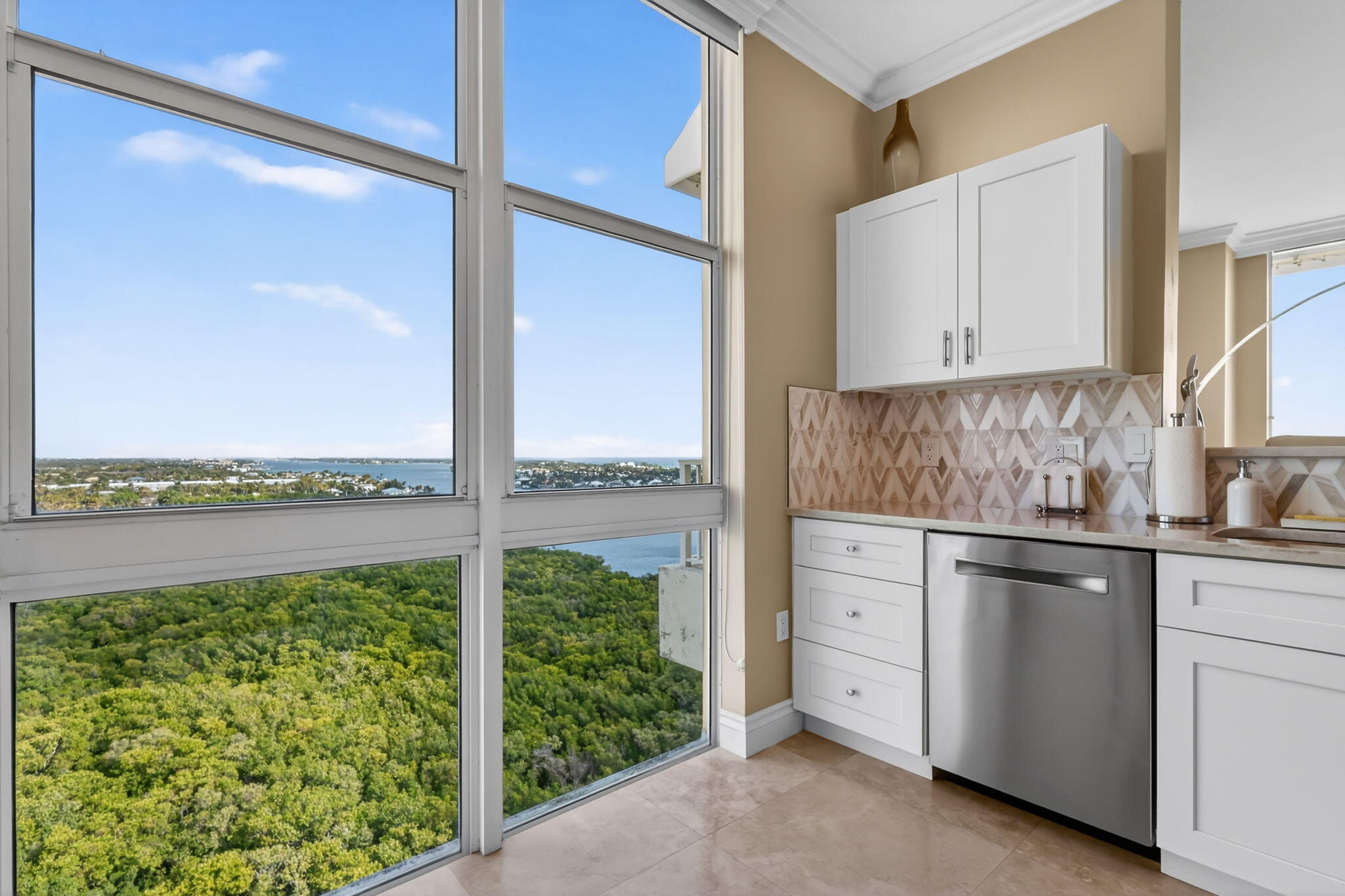 700 E Boynton Beach #Ph 2, Boynton Beach FL 33435