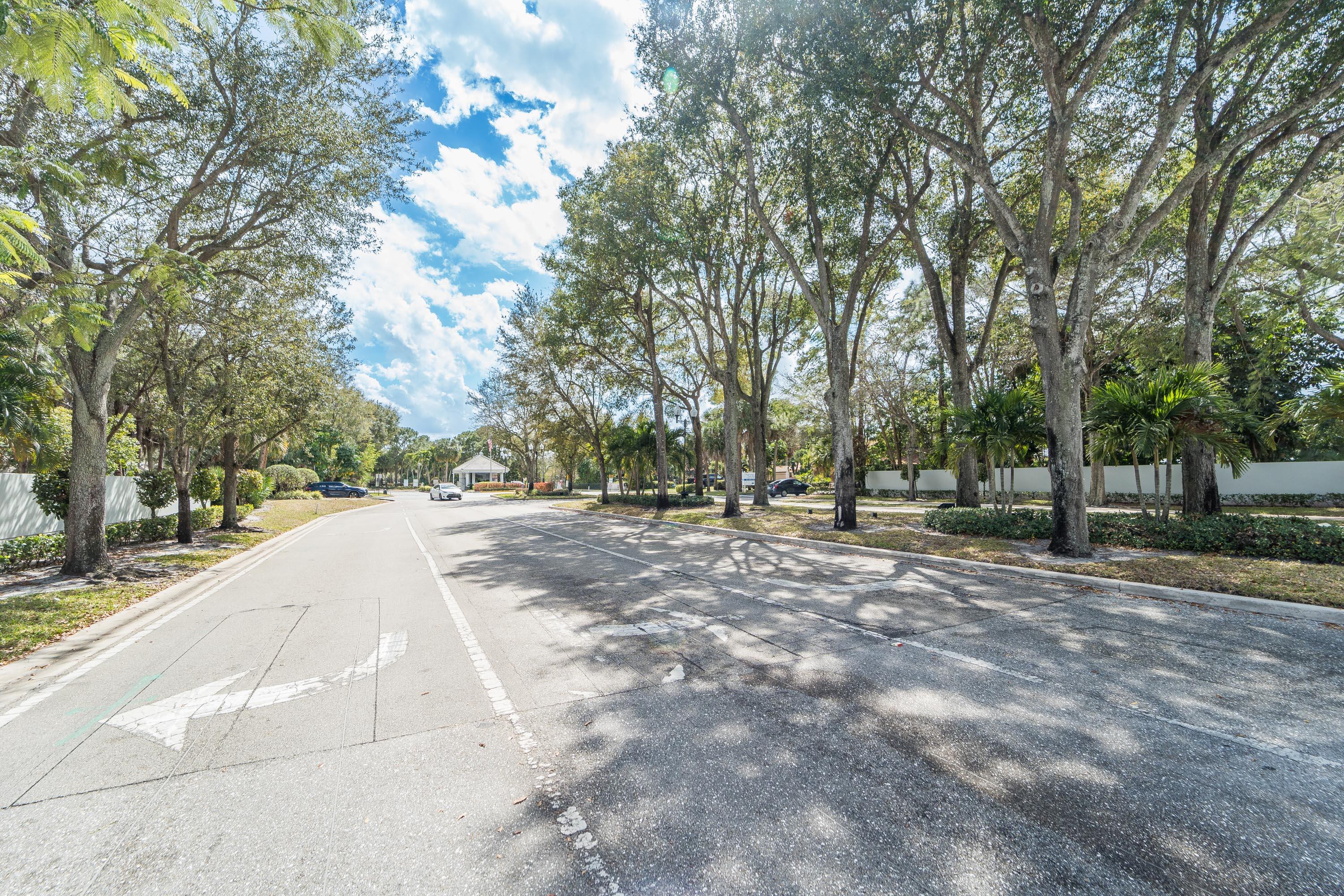 200 Trails End, West Palm Beach FL 33413