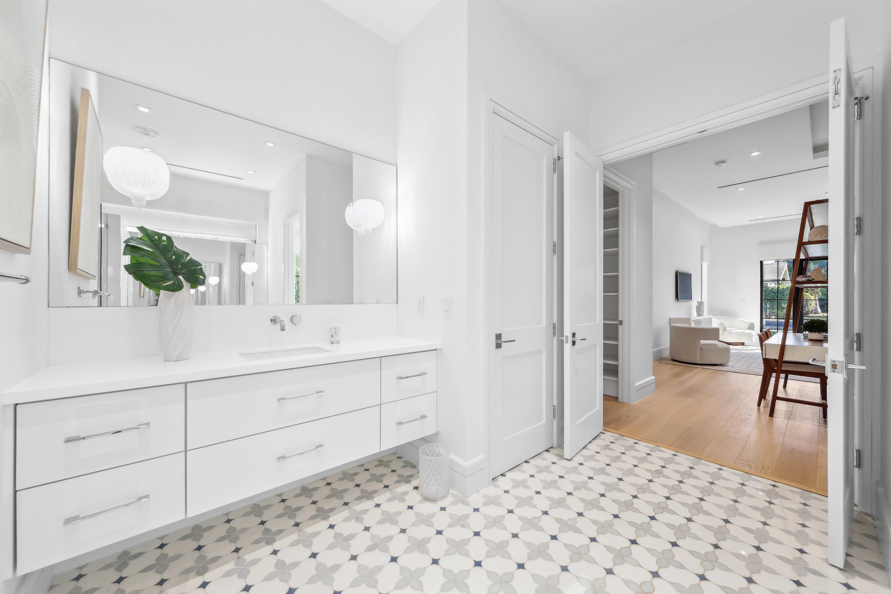 248 E Lakewood, West Palm Beach FL 33405