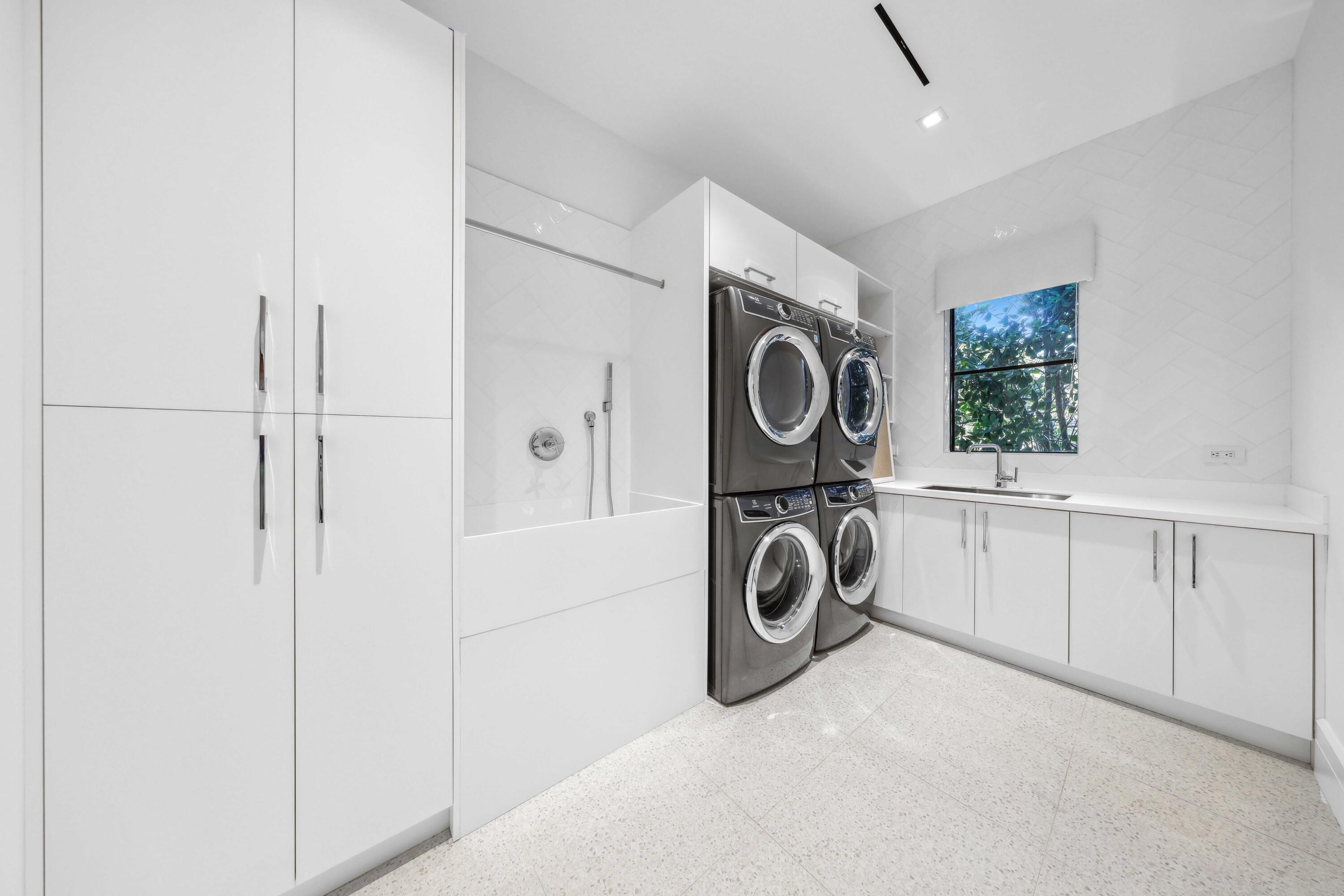 248 E Lakewood, West Palm Beach FL 33405