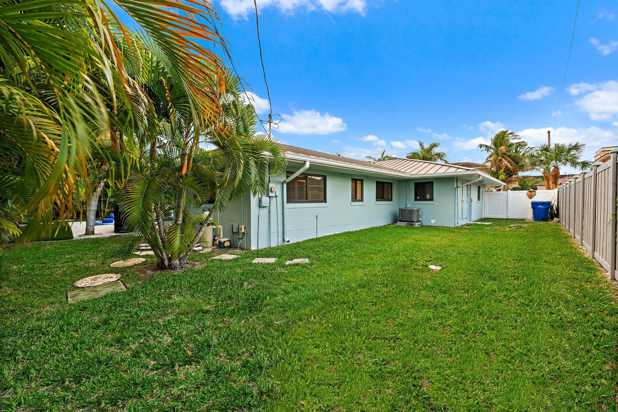 1120 Singer, Riviera Beach FL 33404