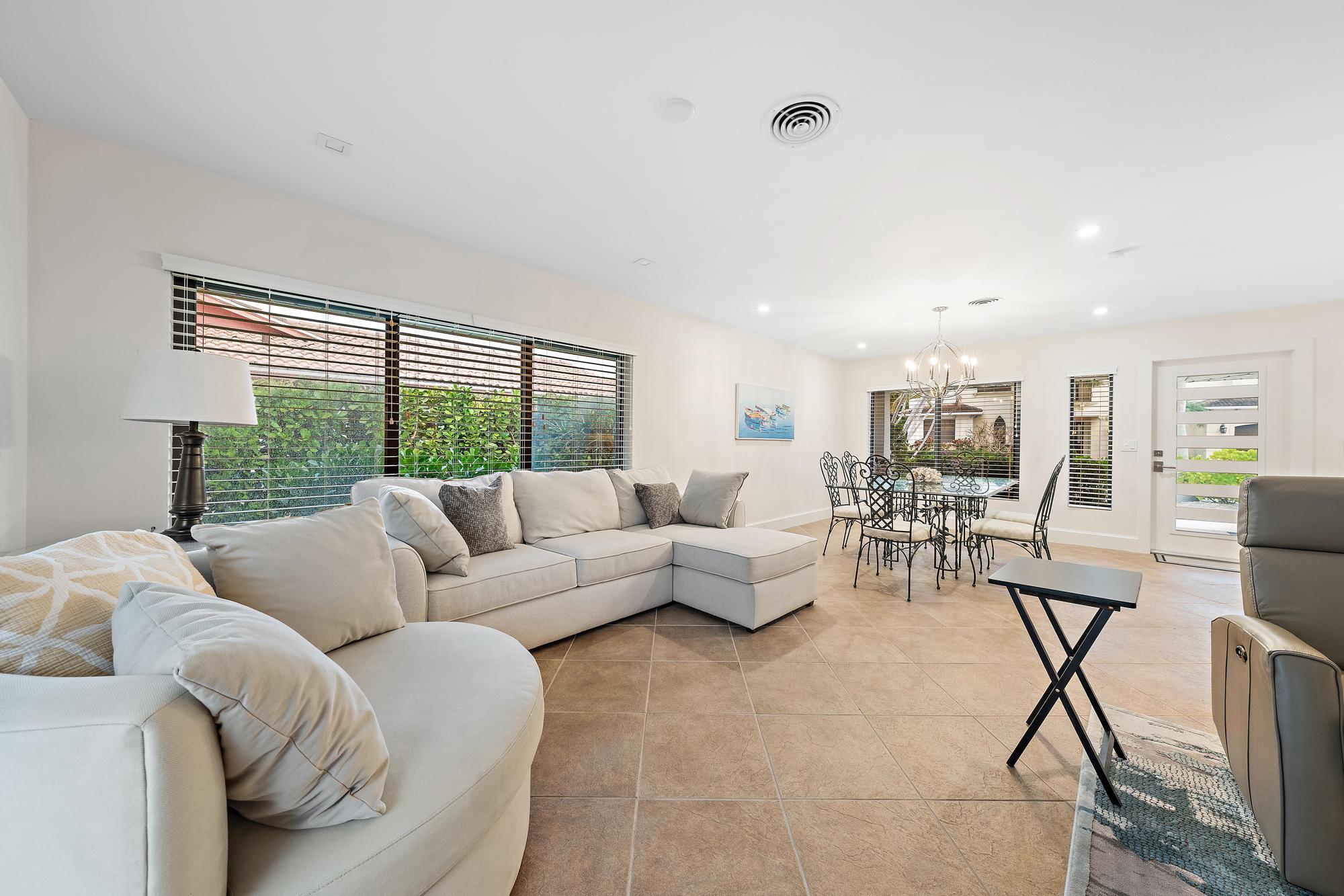 1120 Singer, Riviera Beach FL 33404
