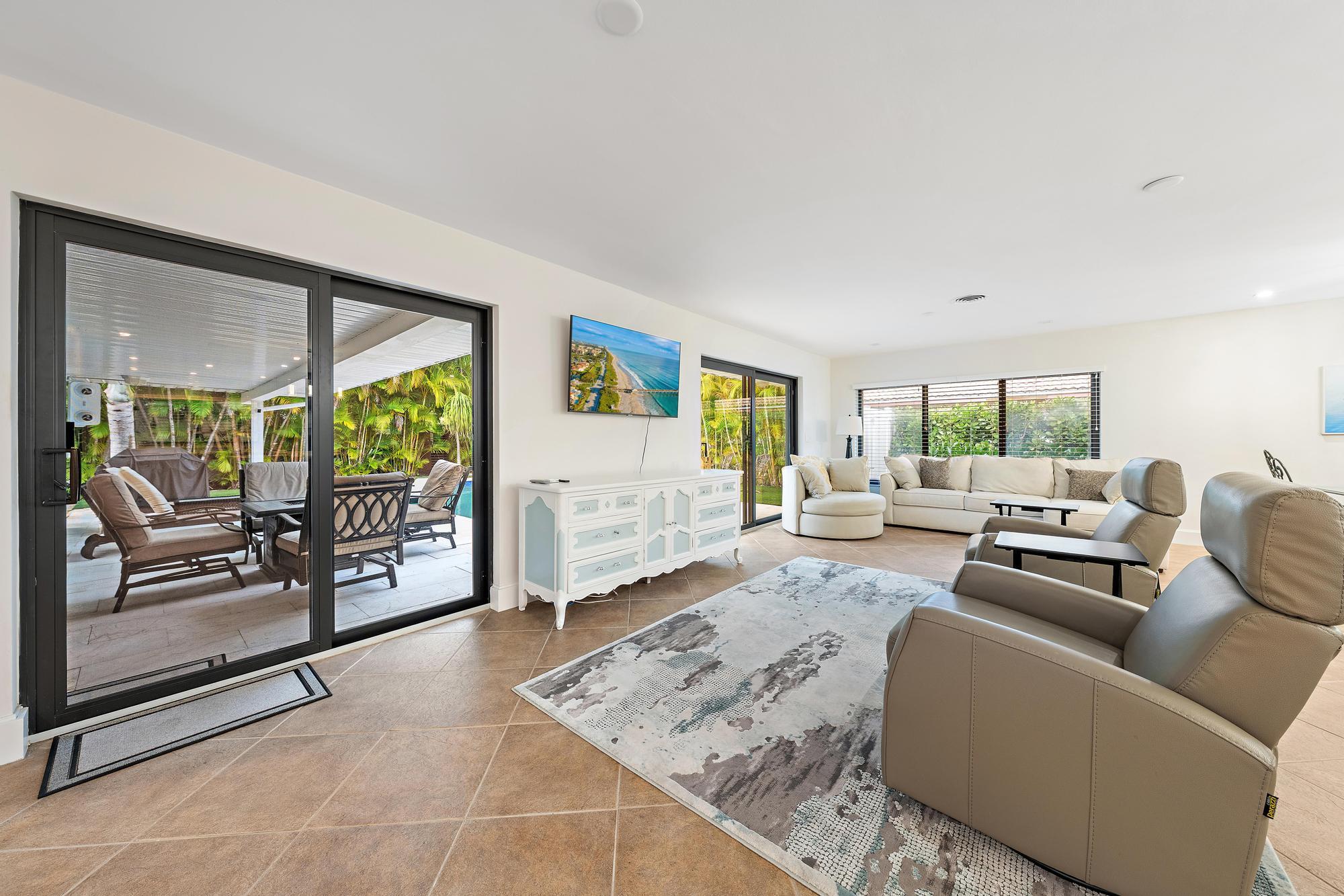 1120 Singer, Riviera Beach FL 33404