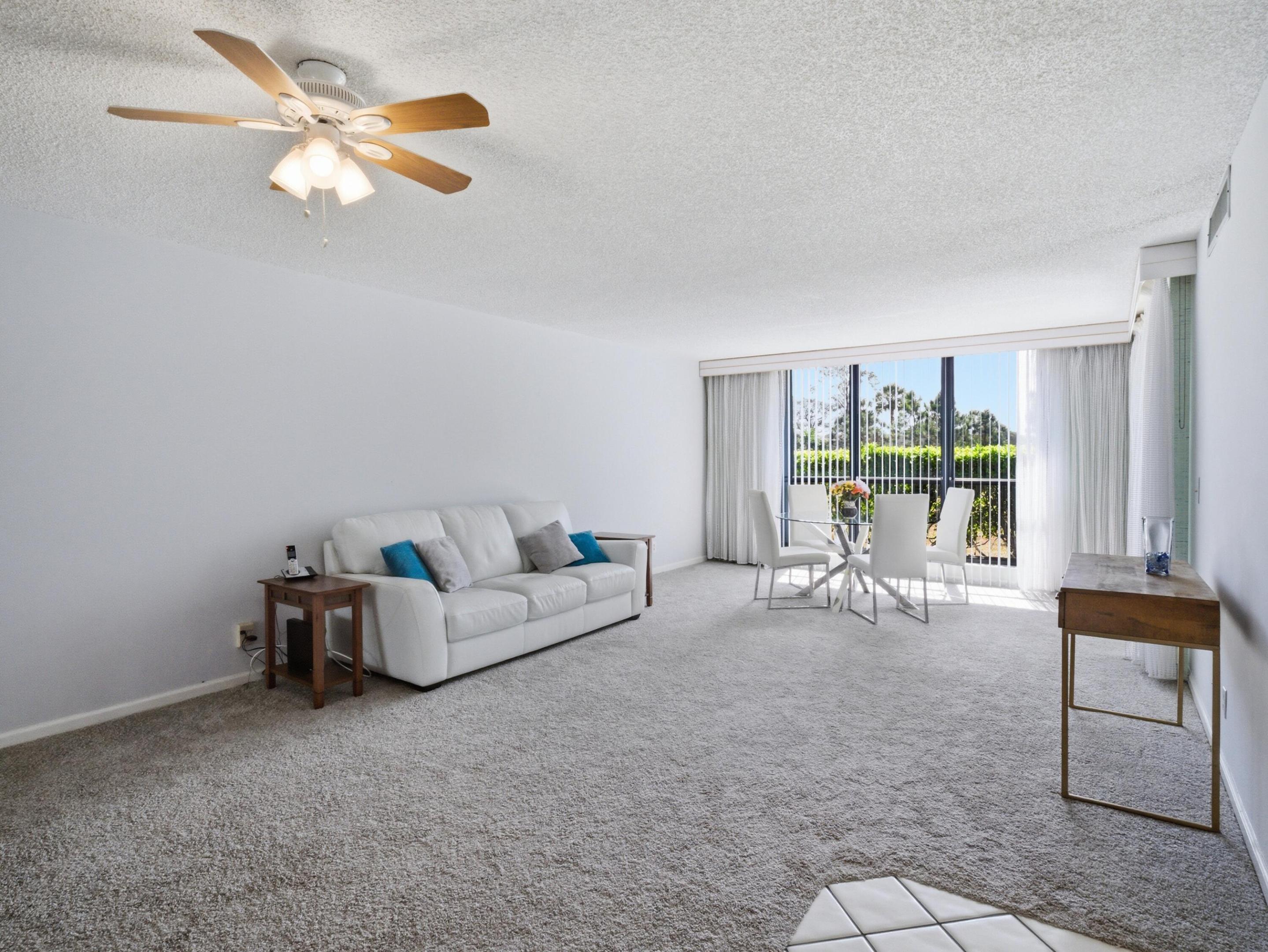 5390 Woodland Lakes #104, Palm Beach Gardens FL 33418