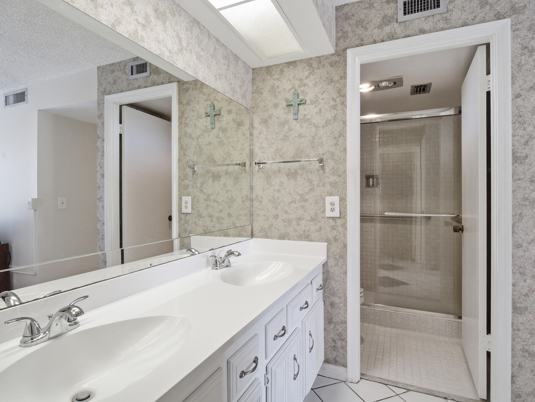 5390 Woodland Lakes #104, Palm Beach Gardens FL 33418