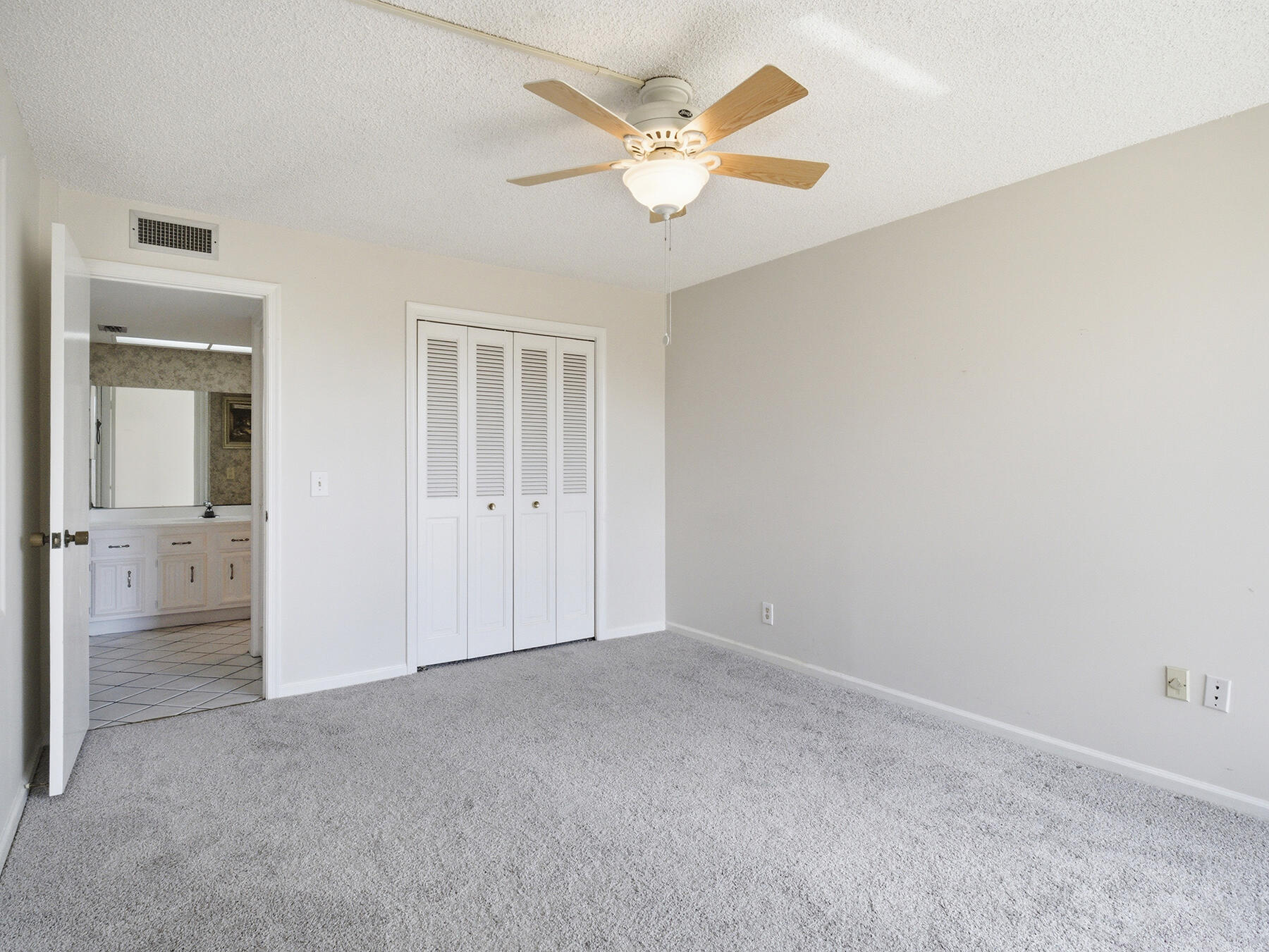 5390 Woodland Lakes #104, Palm Beach Gardens FL 33418