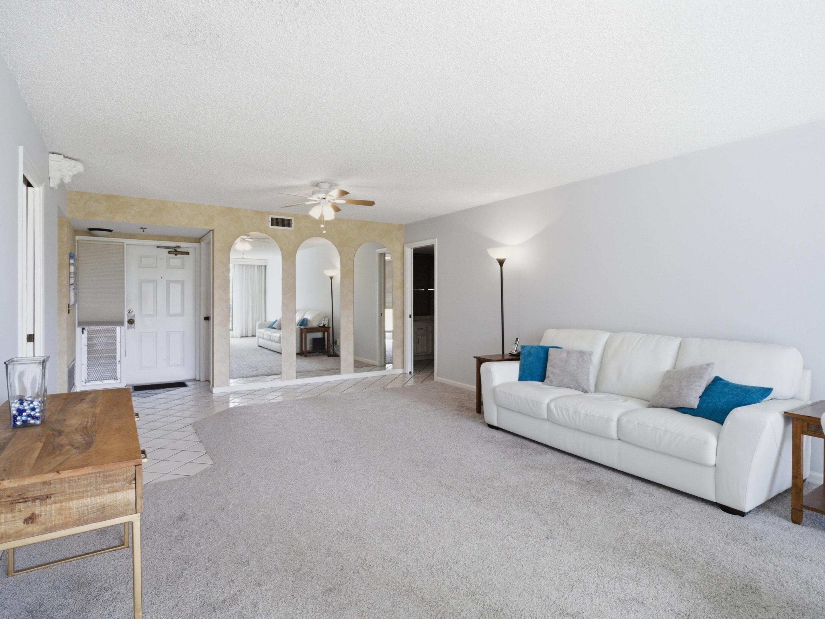 5390 Woodland Lakes #104, Palm Beach Gardens FL 33418