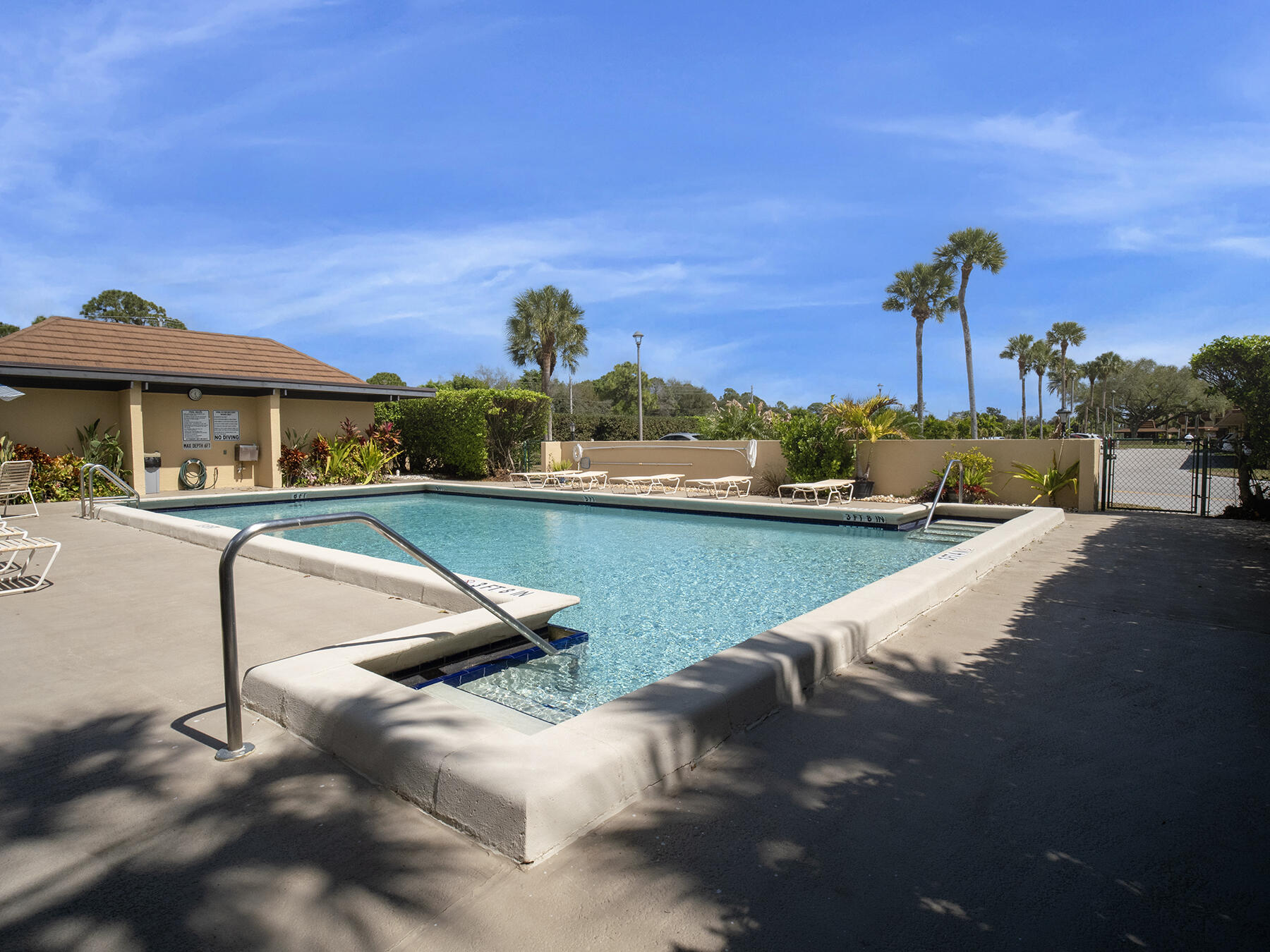 5390 Woodland Lakes #104, Palm Beach Gardens FL 33418