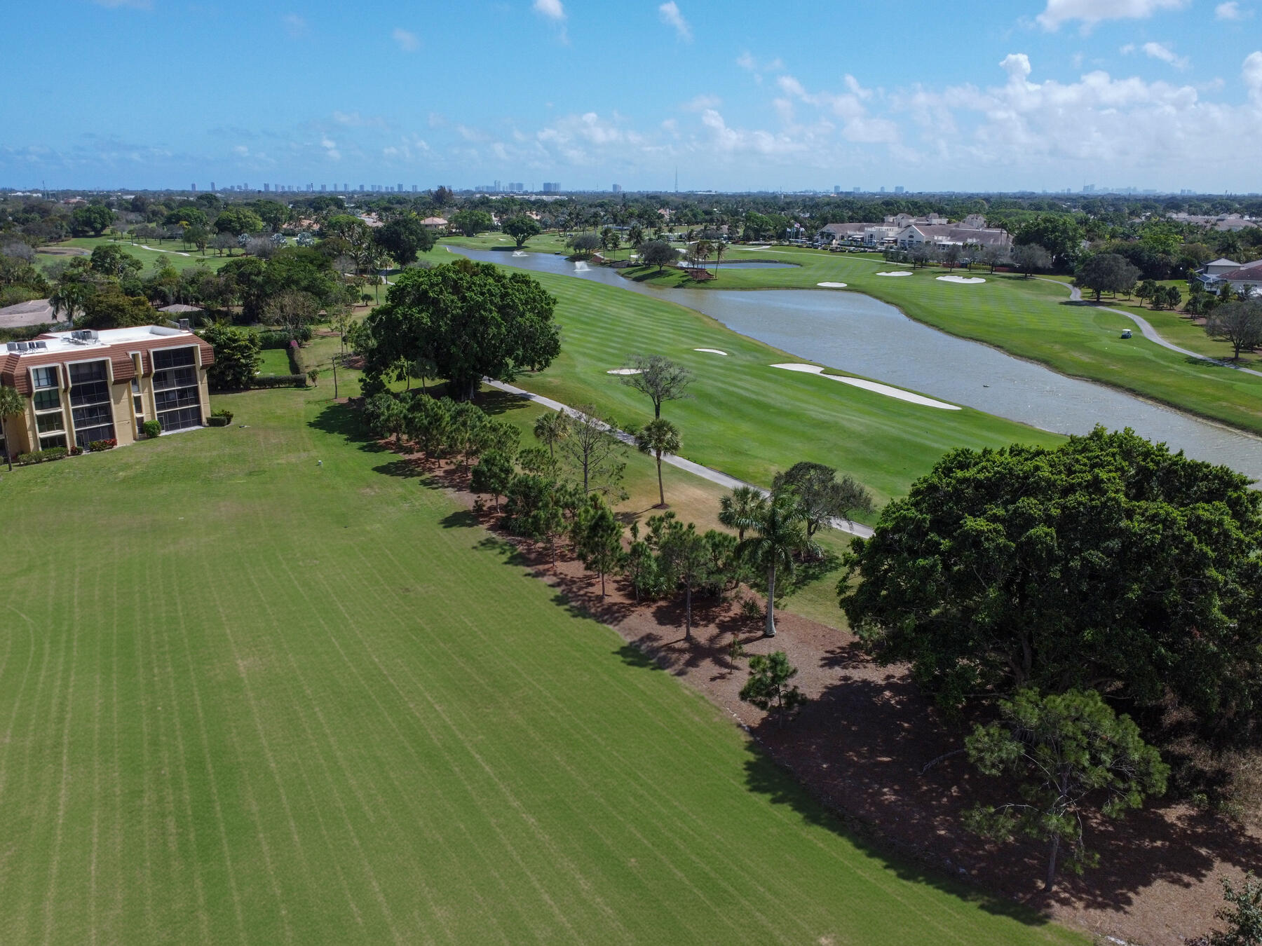 5390 Woodland Lakes #104, Palm Beach Gardens FL 33418