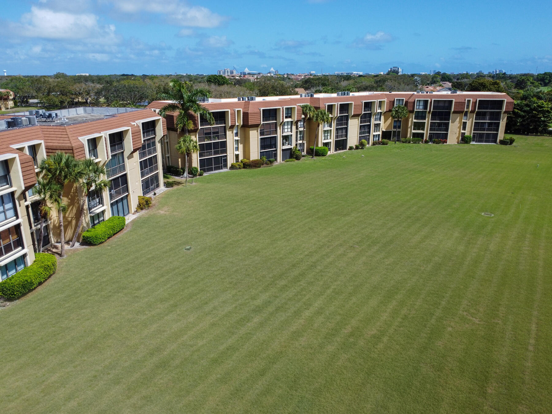 5390 Woodland Lakes #104, Palm Beach Gardens FL 33418
