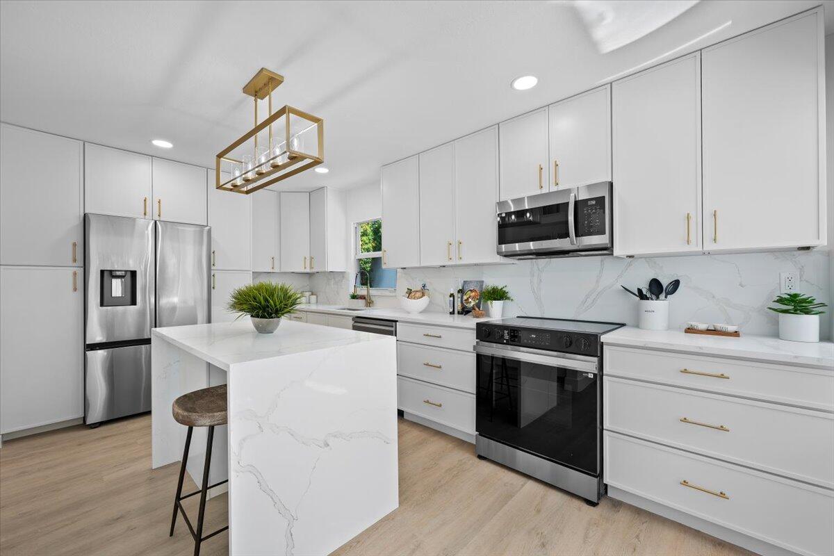 17068 Traverse, Jupiter FL 33477
