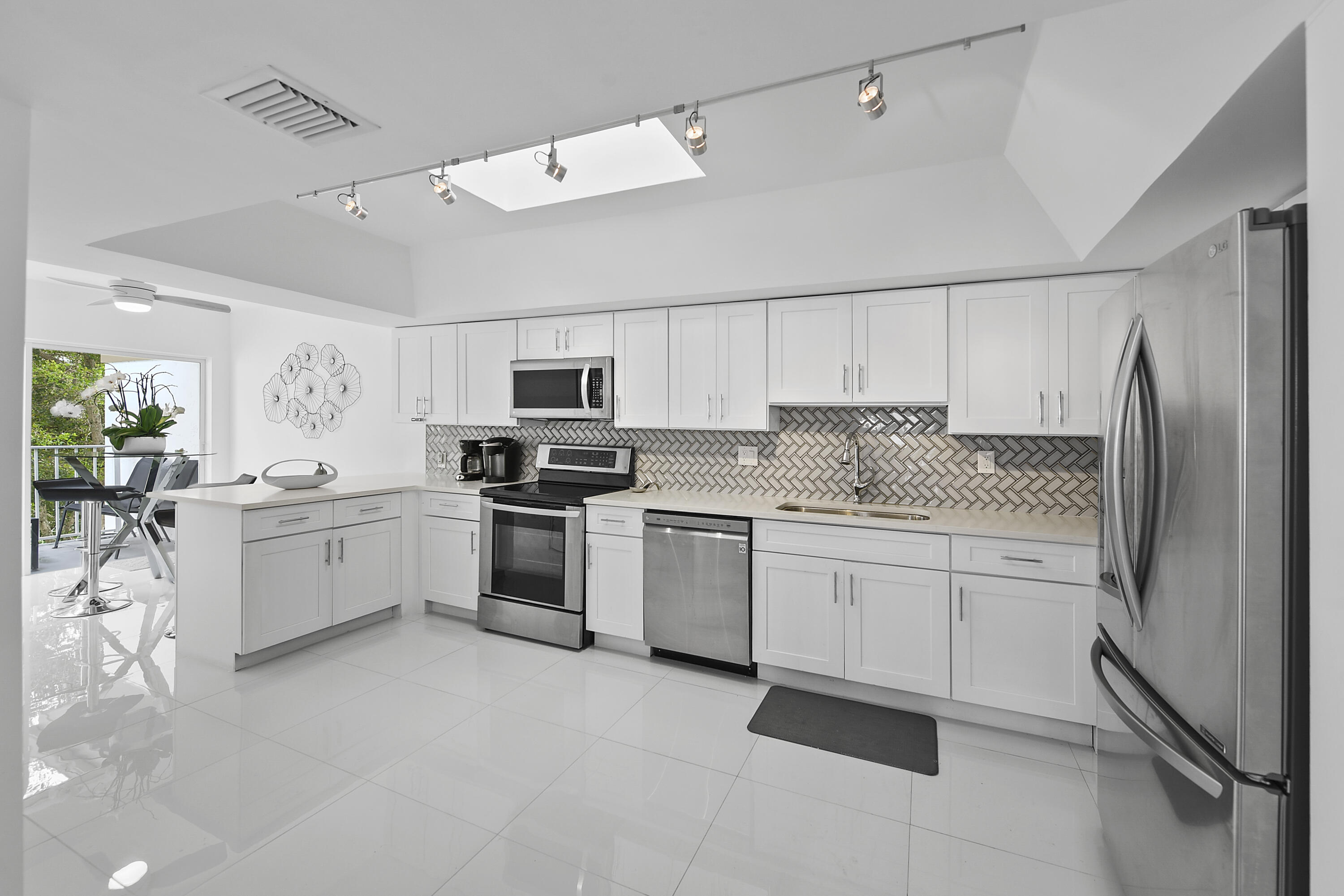 7369 Orangewood #303, Boca Raton FL 33433